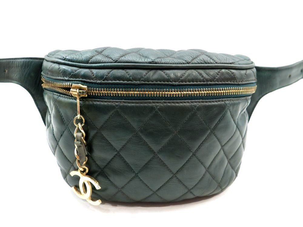 Sac a main ceinture CHANEL pochette banane - Authenticité garantie -  Visible en boutique