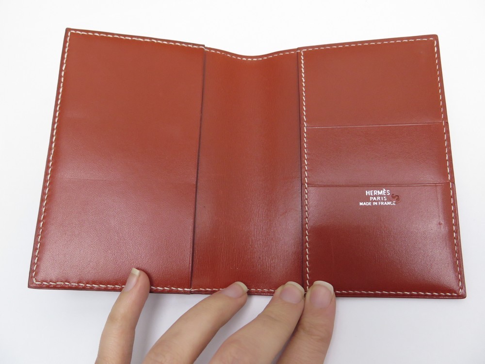 Porte passeport HERMES etui en cuir swift marron Authenticite garantie Visible en boutique