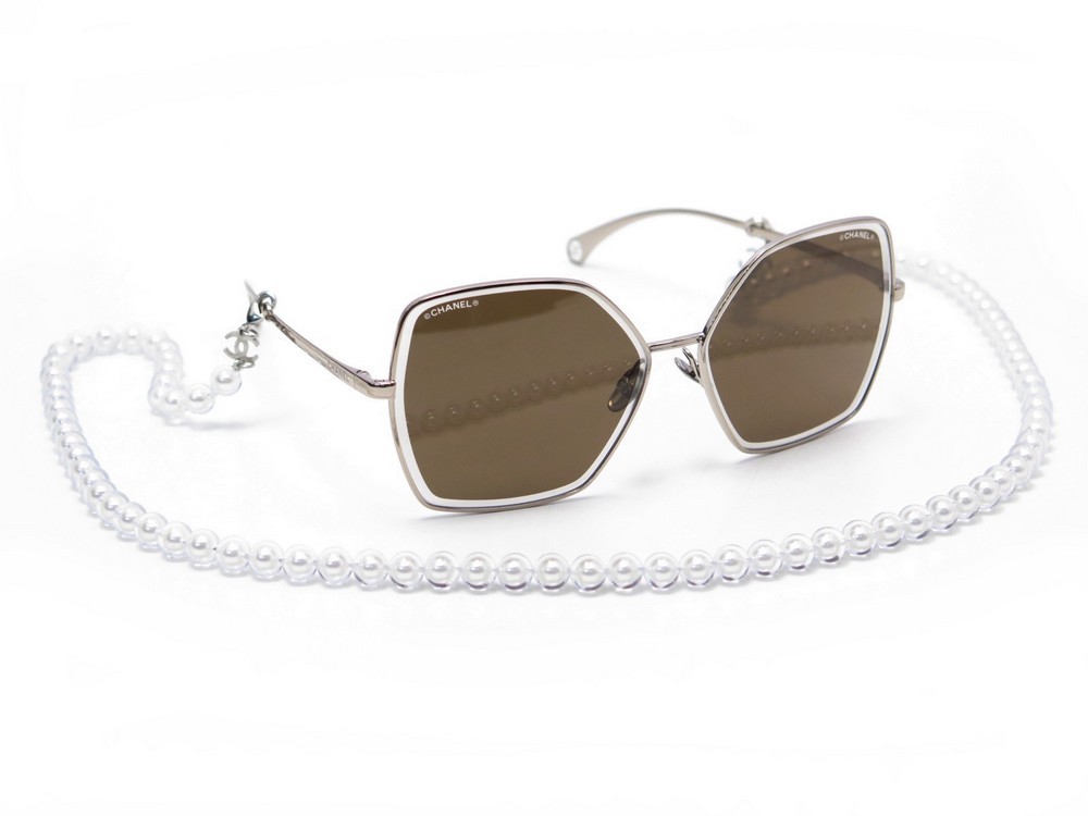 Lunettes de soleil papillon chanel 2025